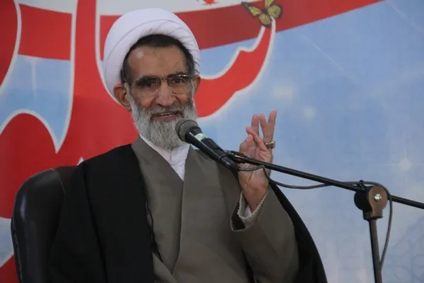 بسیجی ولایت را اساس حکومت اسلامی و ایمانی می‌داند