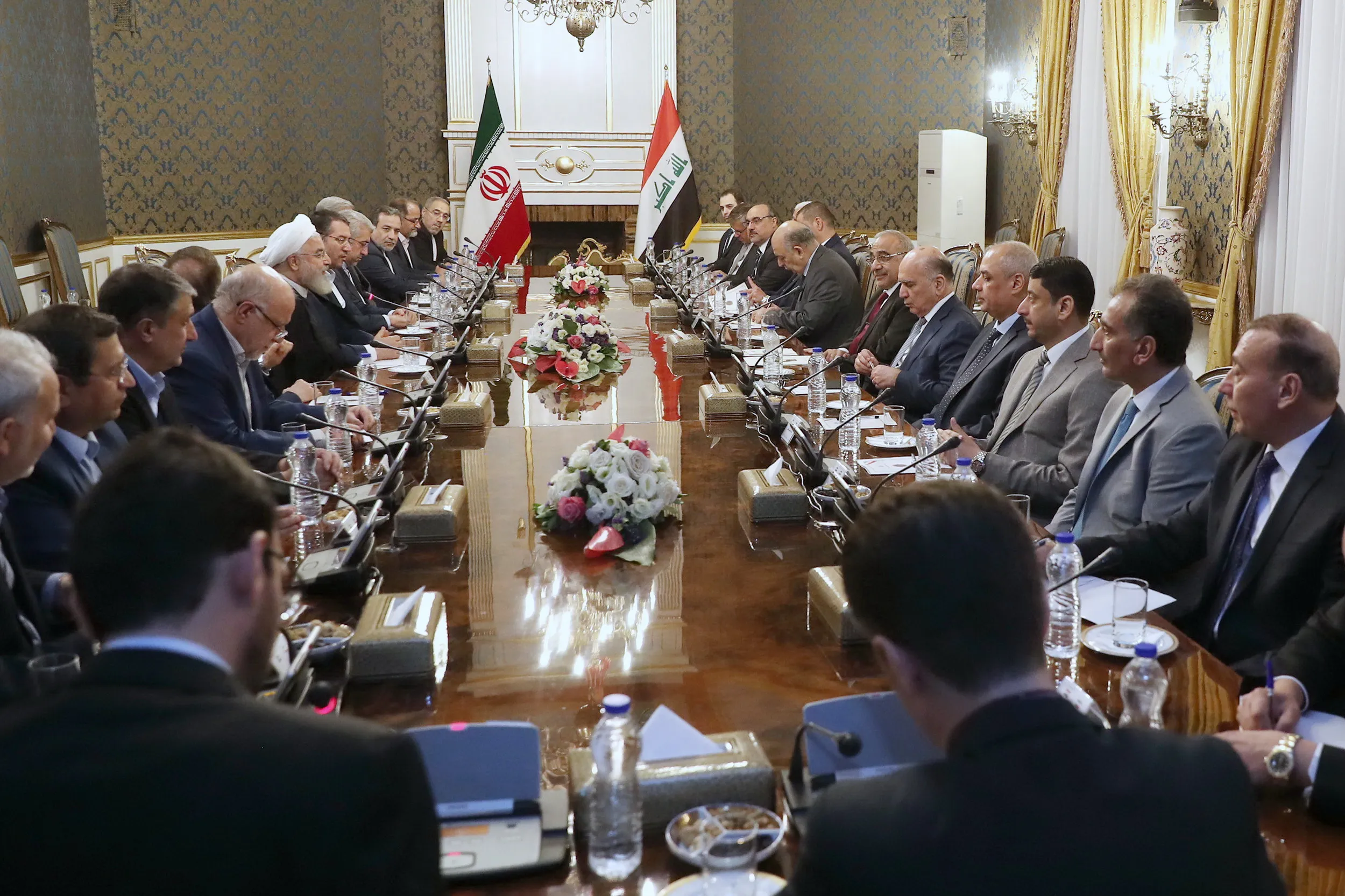 مشکلات منطقه باید از طریق گفت‌وگو و همکاری میان همسایگان حل و فصل شود