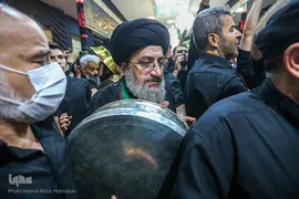 آیین طشت‌گذاری در مسجد اردبیلی‌های تهران