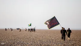 حرکت محبان امام حسین (ع) با پای پیاده به سمت کربلا از جنوبی ترین مناطق عراق