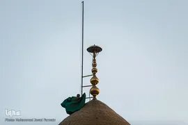 برافراشتن پرچم حرم امام حسین (ع) بر گنبد کربلای ایران