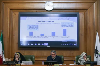 تحویل سند تحول مدیریت شهری شهردار تهران به شورای شهر