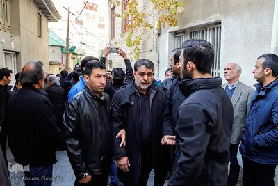 تشییع پیکر جهادگر تهرانی امیرمحمد اژدری بر روی دستان مردم 