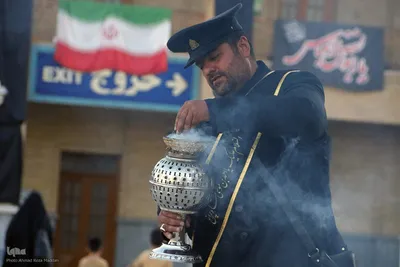 آیین تعویض پرچم گنبد حرم مطهر حضرت شاهچراغ (ع)