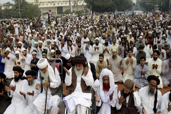 صدور مجوز اقامه نماز جماعت در پاکستان با شروط خاص