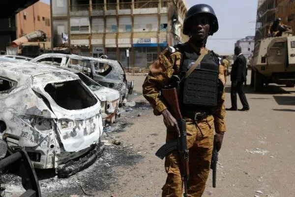 Mali'de askeri kampa terör saldırısı: 20 ölü
