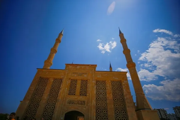 Antalya'da 15 bin kişilik cami inşa edildi