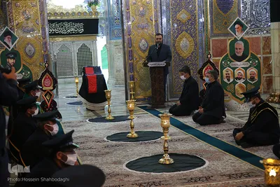 تعویض پرچم گنبد حرم رضوی در آغاز ماه محرم