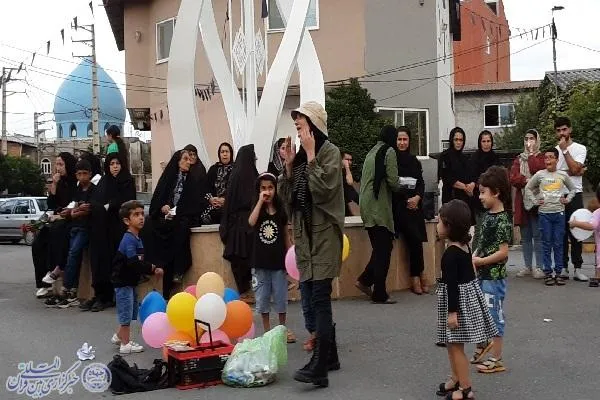 نمایش های خیابانی «من یک زنم» و «پایان در شروع نقطه صفر»