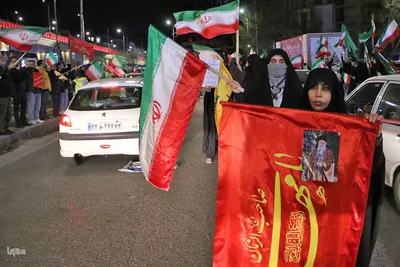 تداوم تجمع شبانه شیرازی در بیعت با رهبری همراه با فرمانده شهید