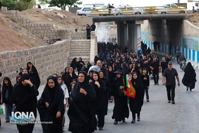پیاده‌روی دلدادگان اربعین حسینی در خمینی‌شهر