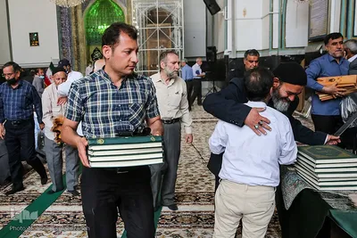 جزء خوانی قرآن کریم در حرم مطهر رضوی
