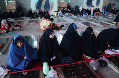 مراسم دعای عرفه در گلزارشهدای وادی رحمت تبریز