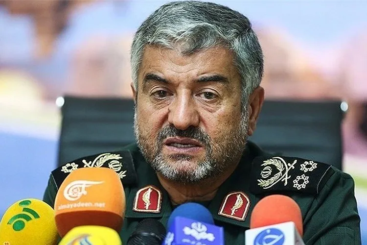 رمز پیروزی انقلاب جذب ‌جوانان انقلابی است/ اتكا به اصول قرآنی؛ دلیل اقتدار ایران