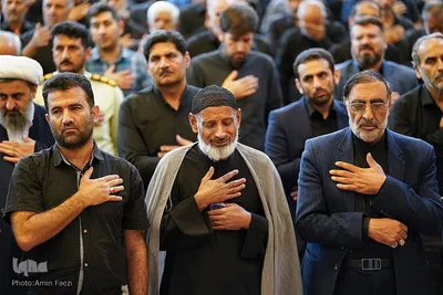 نماز ظهر عاشورا در شبستان امام خمینی(ره)‎ حرم شاهچراغ(ع)