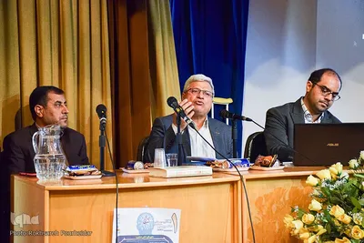 نشست ارزش‌ها و تربیت معنوی از دیدگاه امام علی (ع)