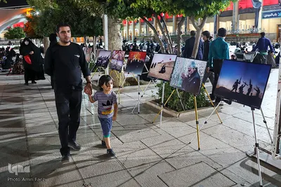 برپایی نمایشگاه عکس به مناسبت هفته دفاع مقدس در حرم مطهر شاهچراغ(ع)