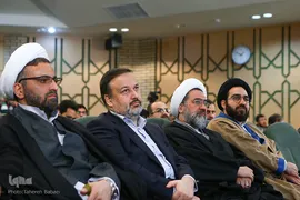 از راست آیت‎الله ابوالقاسم علیدوست، استاد و محقق حوزه علمیه، دکتر محمدرضا فراهانی، معاونت فرهنگی و دانشجویی وزارت بهداشت، حجت الاسلام والمسلمین حسینعلی سعدی رئیس دانشگاه امام صادق در نشست علمی جستاری در روایات طبی در پرتو ملاحظات فقهی-اصولی