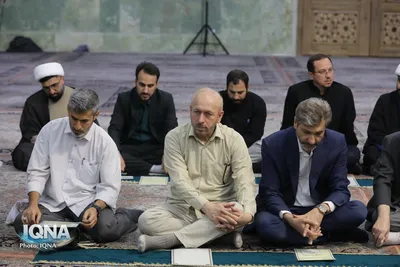 غبارروبی حرم حضرت معصومه (س) توسط جامعه قرآنی 