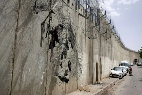 Kebimbangan rakyat Palestin terhadap pembinaan tembok pemisah oleh Zionis
