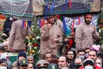 تشییع دو شهید گمنام دفاع مقدس بر شانه‌های مردم شهیدپرور ملایر