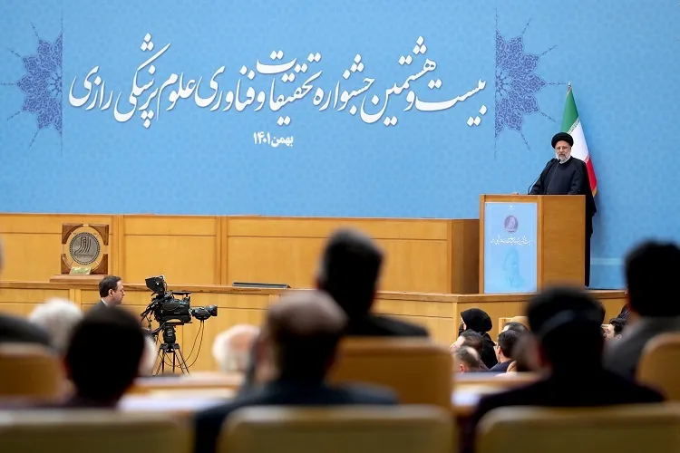 دولت مردمی بسیاری از نخبگان را جذب دستگاه‌های اجرایی کرده است