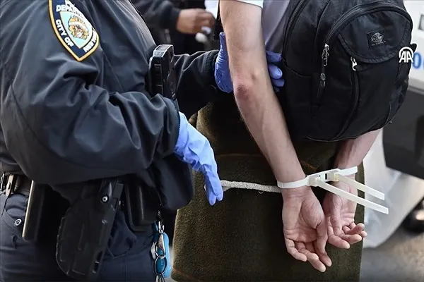 New York Times qəzetinin binasına daxil olan Fələstin tərəfdarı etirazçılar saxlanılıb