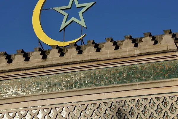 Fransa başka ülkelerden imam almayacak