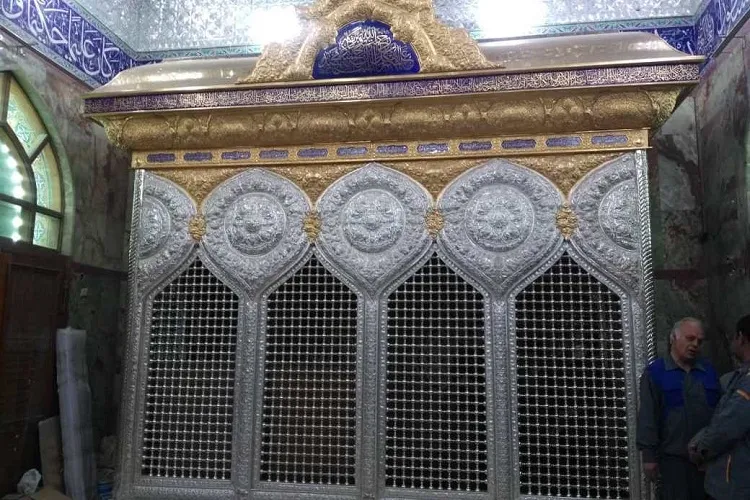 اجرای عملیات نصب ضریح خیمه‌گاه امام سجاد(ع) در كربلا