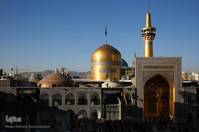 تعویض پرچم گنبد حرم امام رضا(ع)
