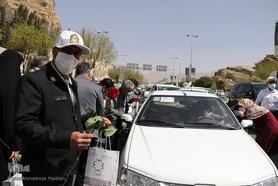استقبال از مسافران نوروزی در شیراز