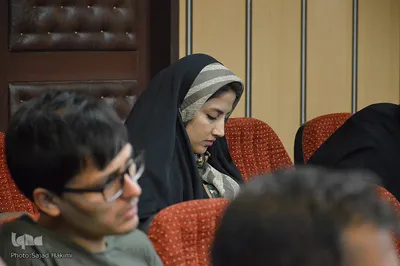 رو نمایی از کتاب شعر "جمع مفرد"
