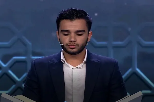 فیلم | تلاوت یونس شاهمرادی در فینال مسابقات عطر الکلام و واکنش هیئت داوران + زیرنویس فارسی