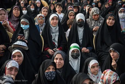 جشن عفاف و حجاب دختران و بانوان اصفهانی «اصفهان به رنگ خدا» در میدان امام خمینی(ره) نصف جهان