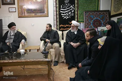 حضور رهبر معظم انقلاب در منزل سردار شهید سپهبد سلیمانی