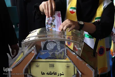 مراسم نمادین نواختن زنگ «شور عاطفه ها» در دبیرستان دخترانه شهید «محمدباقر صدر» منطقه ۱۱آموزش و پرورش تهران