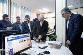 بازدید علی‌اکبر صالحی، معاون رئیس‌جمهور و رئیس سازمان انرژی اتمی کشور از ایکنا