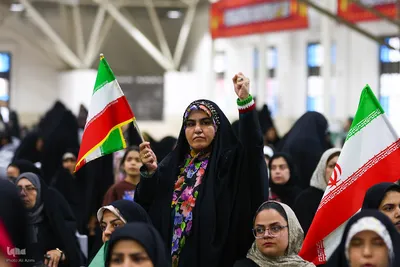 تجدید بیعت دختران و مادران اصفهانی با رهبر انقلاب در گلستان شهدا