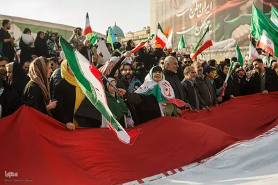 تجمع همبستگی ملی در میدان انقلاب