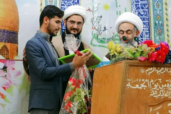 بالصور...تكريم الحائزين على المراتب الأولى في المسابقة القرآنية بالعراق