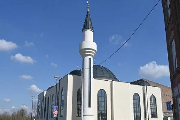 Fransa'da mahkeme kararı: Cami hukuka aykırı kapatıldı