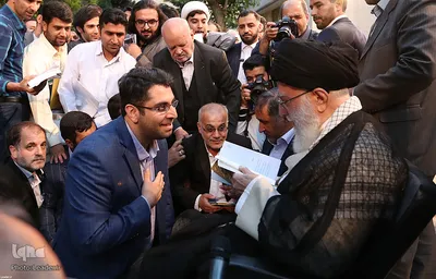دیدار جمعی از شاعران و اهالی فرهنگ و ادب با رهبر انقلاب