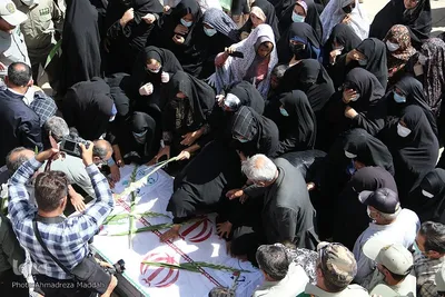 وداع شیرازی ها با محیط بانان شهید در حرم شاهچراغ(ع)‎‎