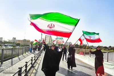 زنجیره انسانی در محکومیت تهدیدات حمله به پل‌ها و نیروگاه‌ها در اهواز