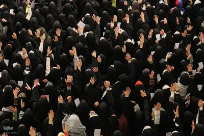 دیدار رأی اولی‌ها و خانواده‌های شهدا با مقام معظم رهبری