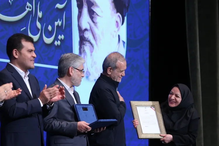 مهیا کردن عرصه حضور دانشمندان در میدان برای حل مشکلات