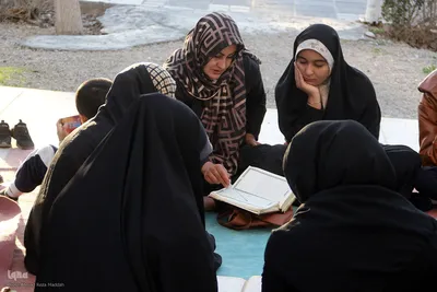 آیین جزءخوانی قرآن کریم در جوار مقبره شهدای گمنام