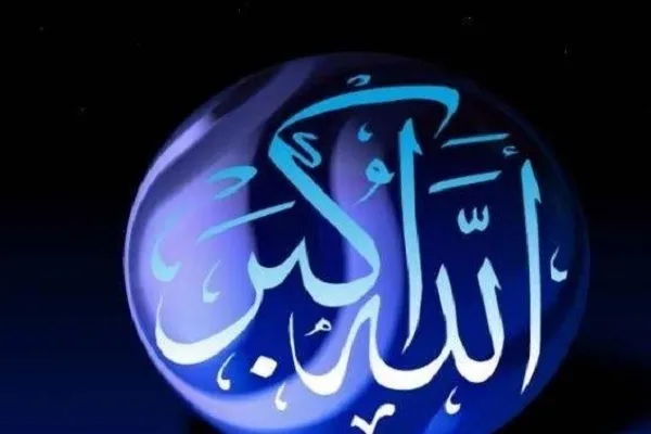 Mescid-i Aksa kârisi oğlu ile uyum içinde ezan okudu