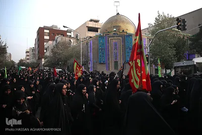 دسته عزاداری دانشجویان از دانشگاه تهران تا حسینیه امام خمینی (ره)