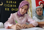 12 Yaşındaki Alman Mia Justine, Yaz Kur'an Kursunda İslam'la tanıştı